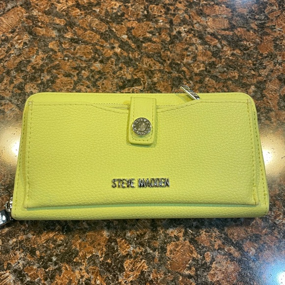 Steve Madden Lime Green Women's Wallet - Picture 1 of 2